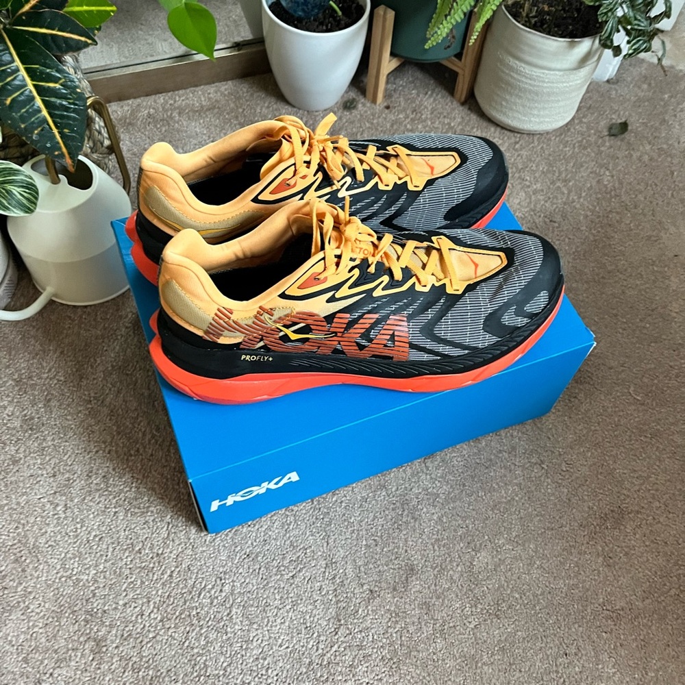 Hoka Tecton X2 size 11